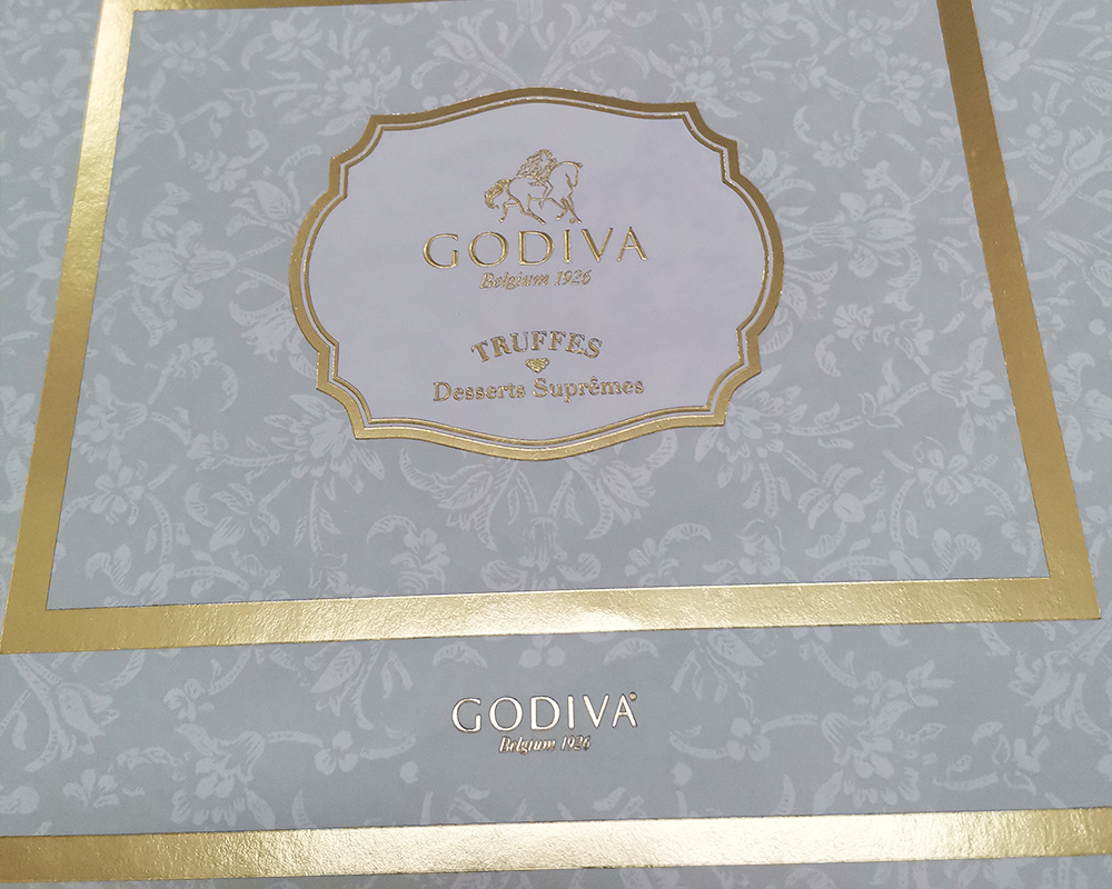 Logo Finishes on Paper Packaging  of Hot Foil Stamping