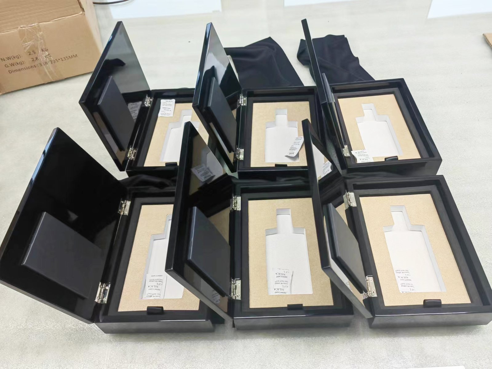 Luxury Piano Lacquer Wooden Perfume Boxes for European Fragrance Brands