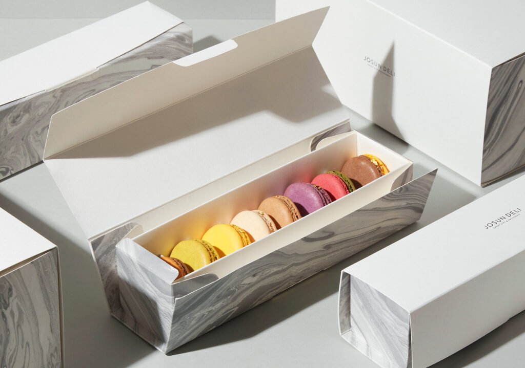 Custom paper food packaging for snacks, desserts and bakery products.