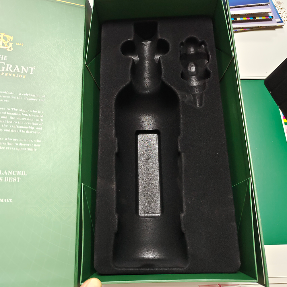 PET tray with flocking