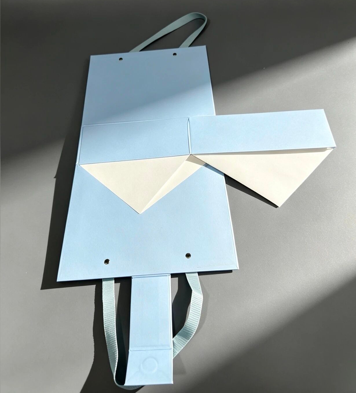 Magnetic boxes foldable
